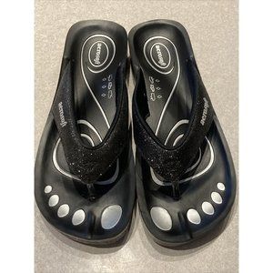 Aerosoft Women's Gliteratti Black Flip Flop Sandal Size 39